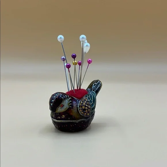 Vintage Decorative Bird Pin Cushion Box with Pins - Picture 3 of 8